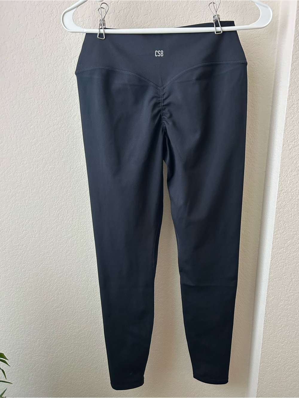 High-Rise Black Serenity Invisible Scrunch Legging - Picture 2 of 5